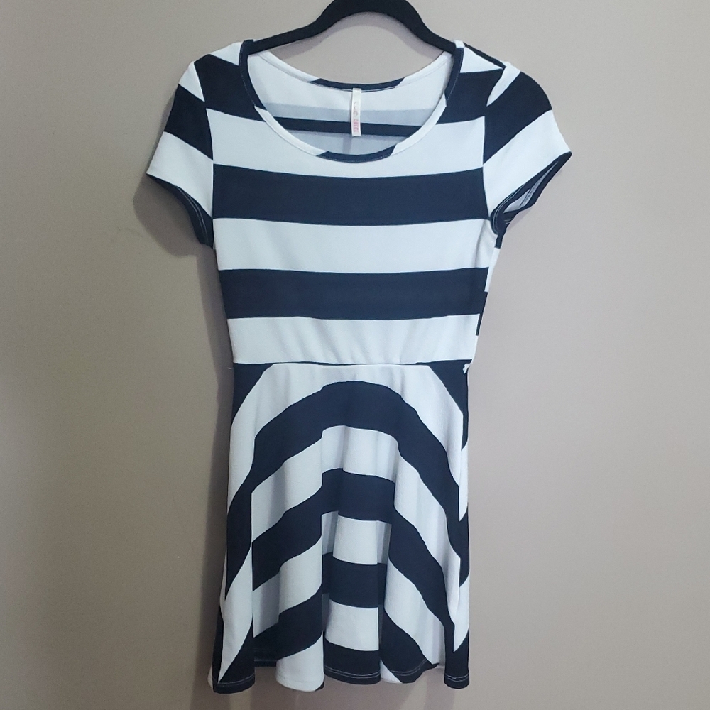 Crece Black and White Striped Dress Size Medium